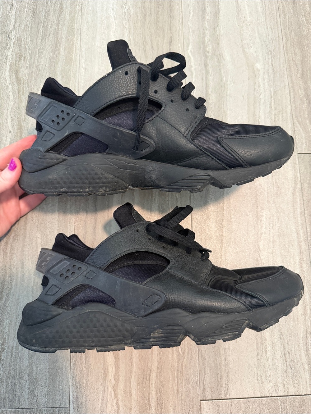 Men’s Nike Air Huarache Black Sneakers - Picture 2 of 5